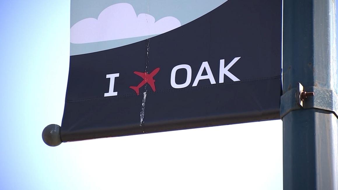 17073011 071025 kgo oak airport name img