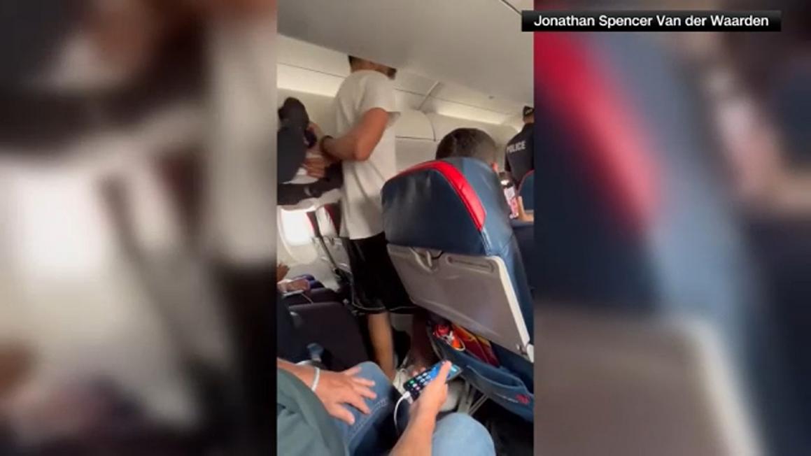 17185287 071825 wls skywest passeger clean img