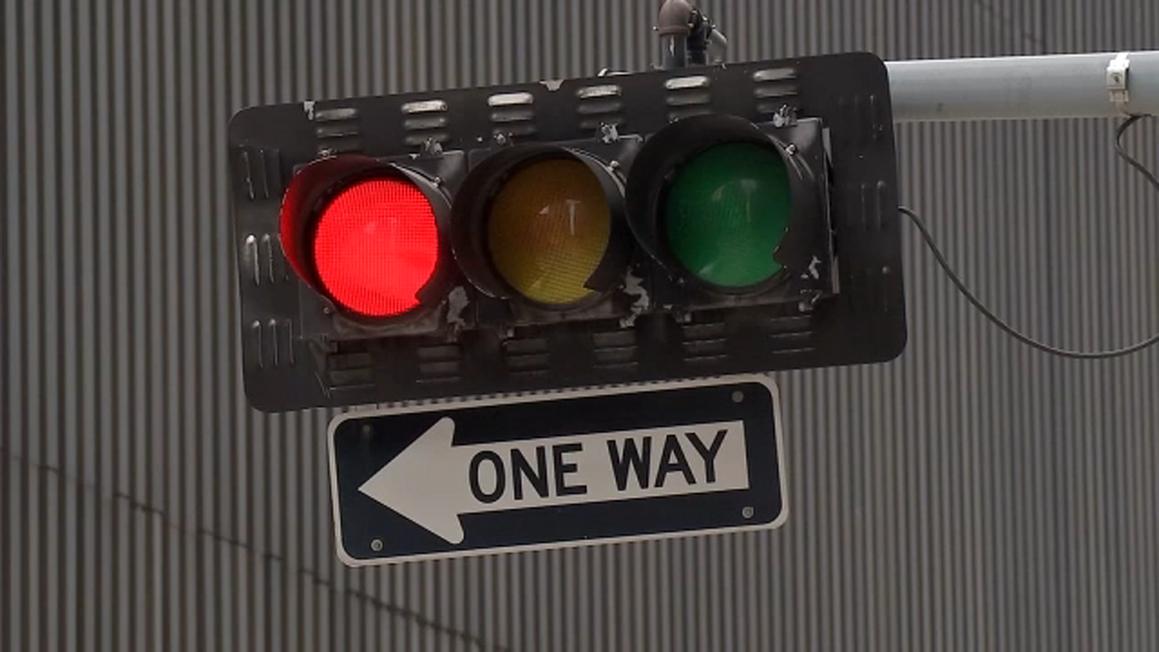 17185464 071825 ktrk traffic lights sw img