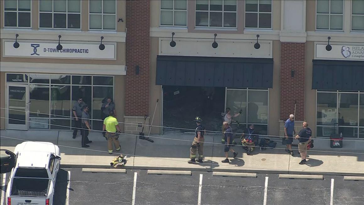 17364501 073025 wpvi downingtown car v building chopper raw video vid