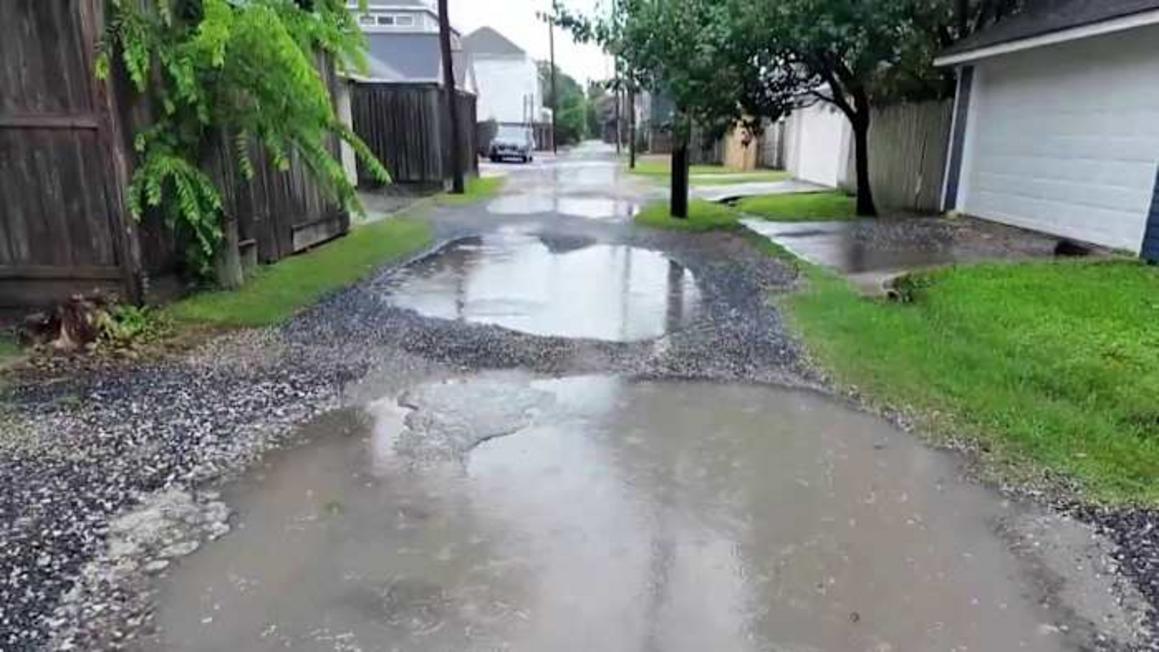 Dân Houston Heights phẫn nộ vì hẻm hư hại, đòi hỏi hành động