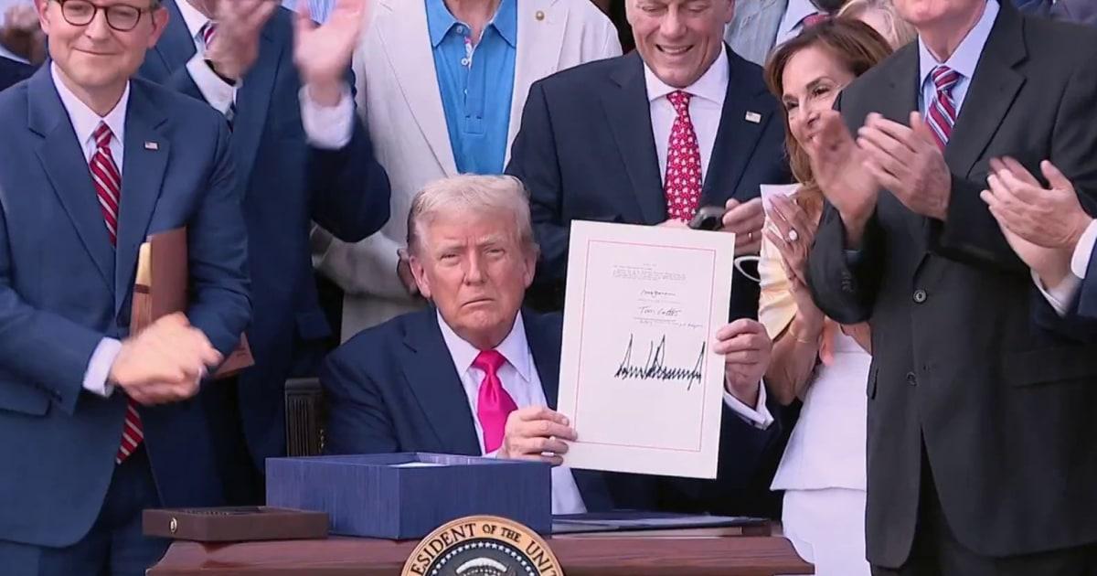 TT Trump ký luật chính sách đối nội tại Tòa Bạch Ốc