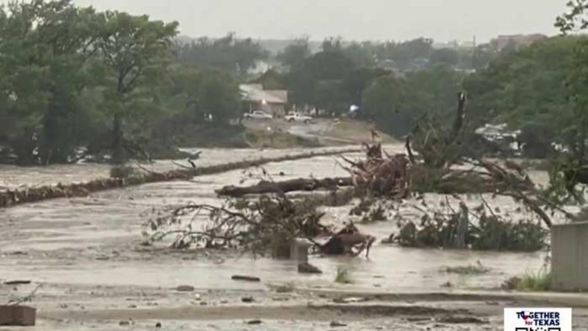 Texas: Cảnh báo lũ bị chậm trễ ở Kerr County