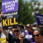 Cử tri ủng hộ ông Trump mong muốn giảm bớt hóa đơn y tế, nay phải đối mặt với chi phí tăng cao