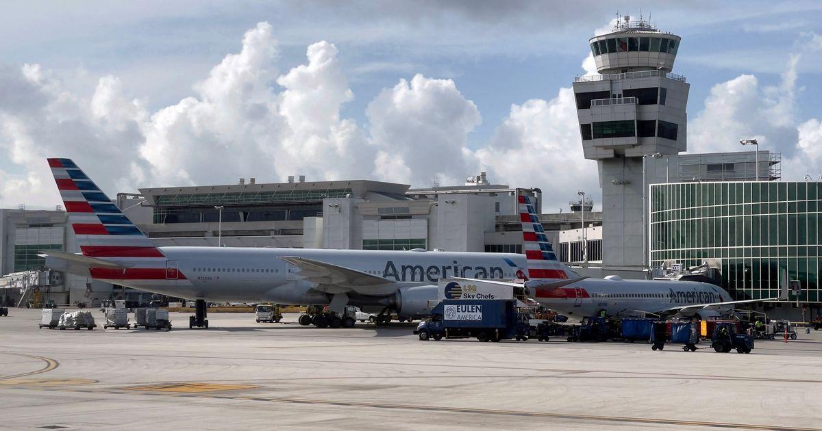 202507262043MCT PHOTO US NEWS AMERICAN AIRLINES INJURY GET