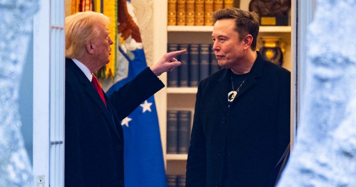 Tổng Thống Trump đe dọa xem xét lại trợ cấp cho các công ty của Elon Musk