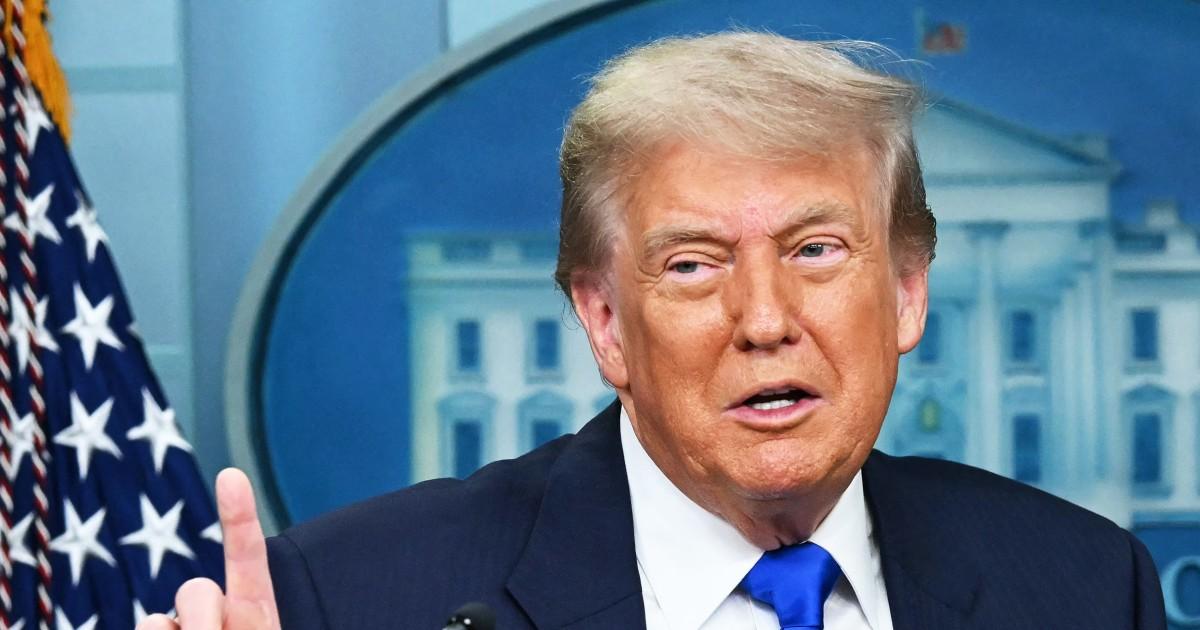 TT Trump ký ban hành luật cắt giảm thuế lớn