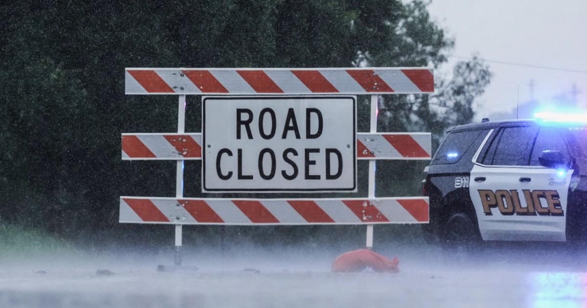 250717 flood road closed sign vl 215p e5224c