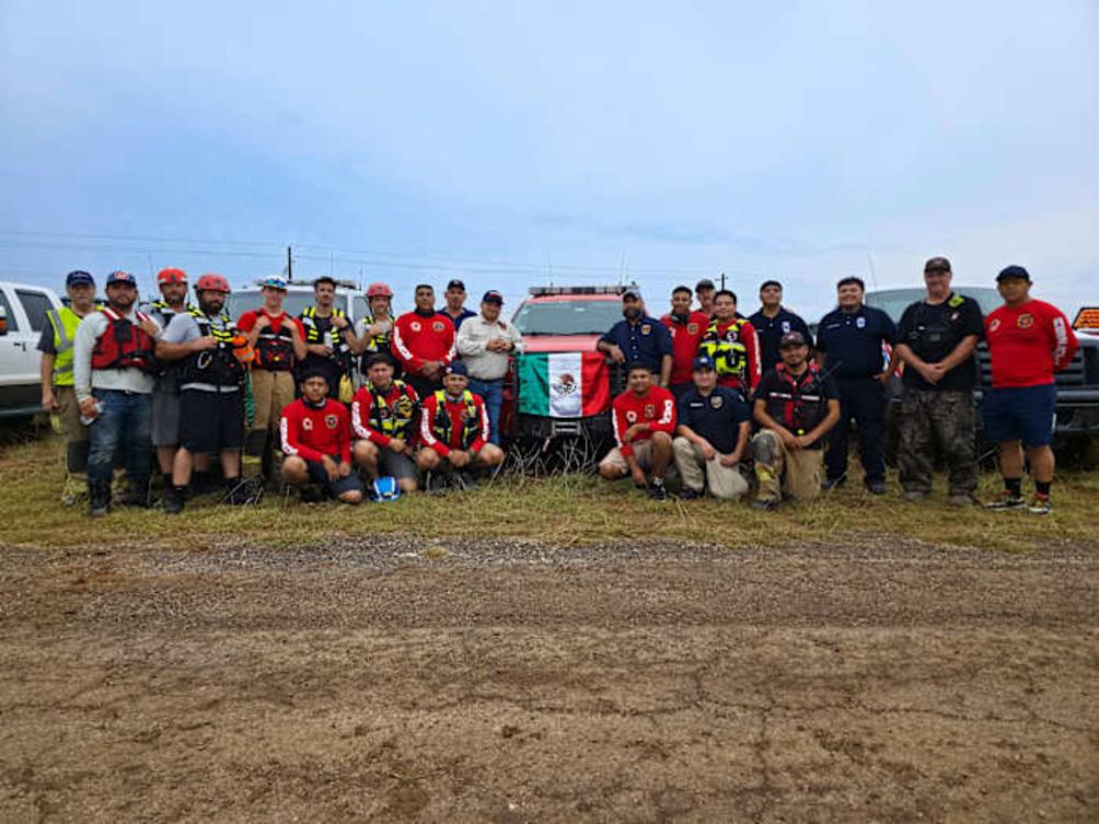 Lính cứu hỏa Mexico hỗ trợ Texas ứng phó lũ lụt
