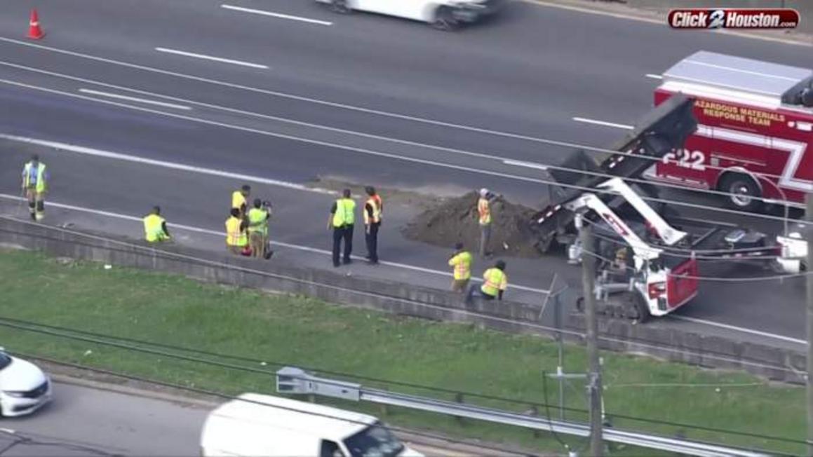 Houston: Rò rỉ hóa chất, kẹt xe trên xa lộ North Freeway