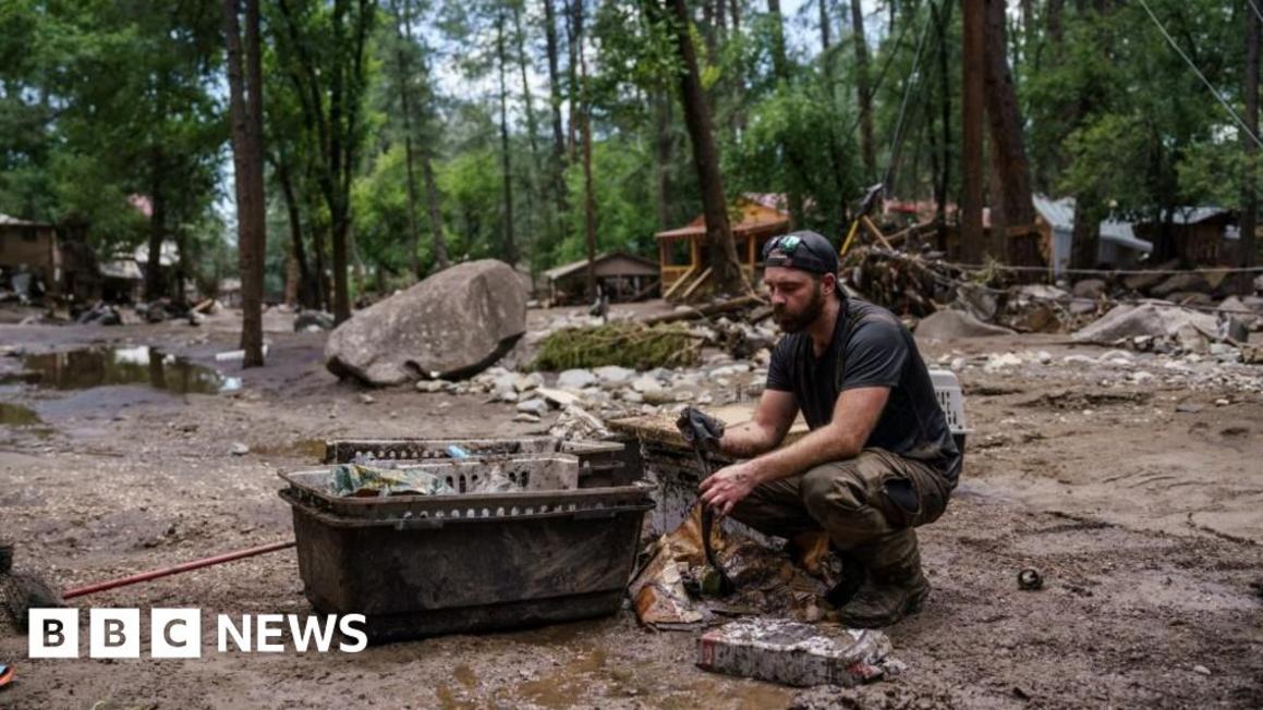 Lũ lụt kép tàn phá New Mexico và Texas