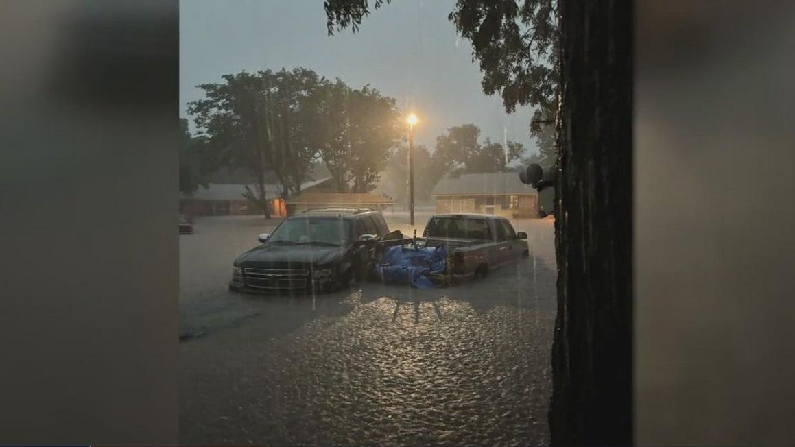 Texas: Cư dân Burnet County mạo hiểm cứu người
