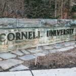 Chuyên gia sinh vật học cáo buộc Cornell phân biệt chủng tộc trong tuyển dụng, nộp đơn khiếu nại liên bang
