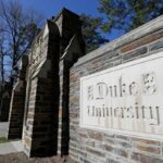 Chính quyền Trump đóng băng 108 triệu USD tài trợ của Duke University giữa điều tra phân biệt chủng tộc