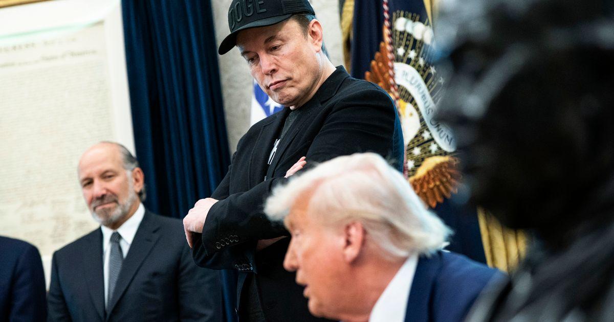 TT Trump chỉ trích Elon Musk ‘lệch đường ray’