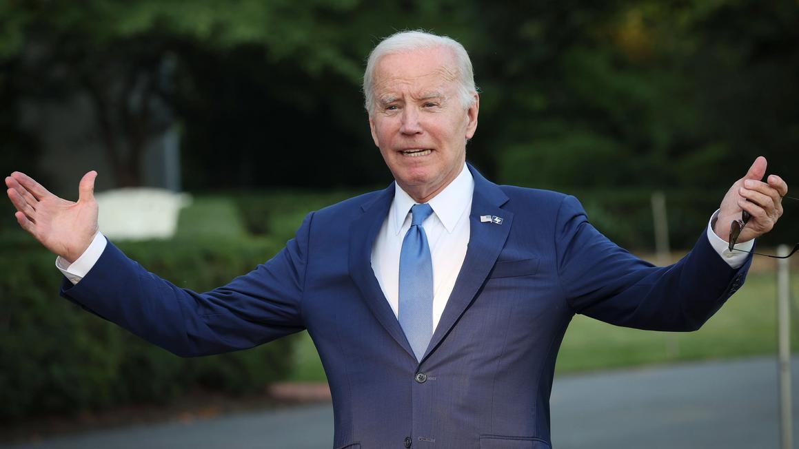 Bác sĩ của TT Biden xin hoãn điều trần về trí lực