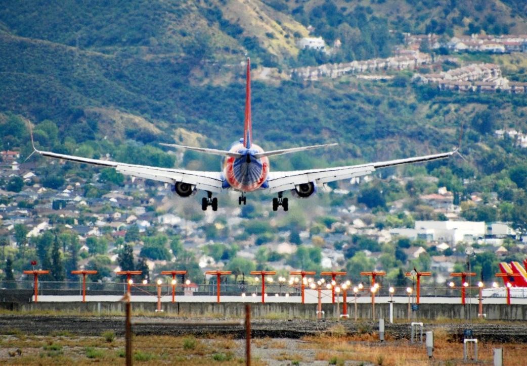 Phi trường Burbank nhận thêm  triệu tài trợ