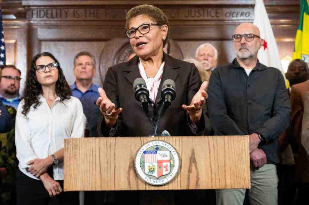 Thị trưởng Los Angeles Karen Bass bảo vệ chính sách ‘thành phố убежище’ trước ‘cuộc tấn công toàn diện’ của chính quyền Tổng Thống Trump