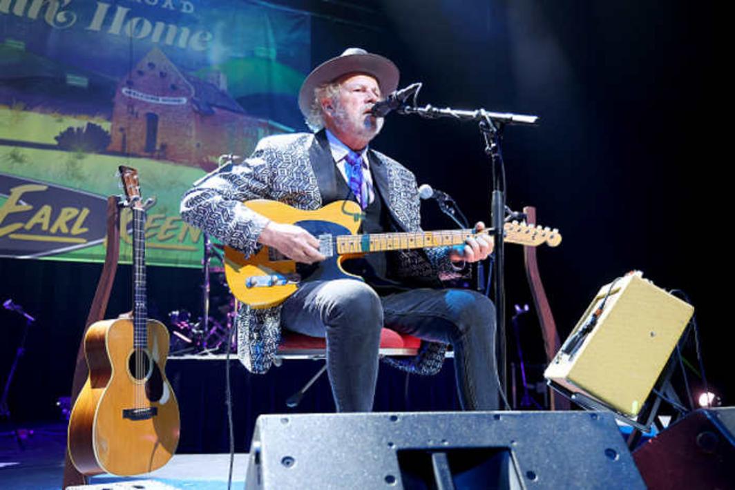 Ngôi sao nhạc Đồng quê, Robert Earl Keen, chia sẻ thông điệp chân thành với nạn nhân lũ lụt ở Hill Country
