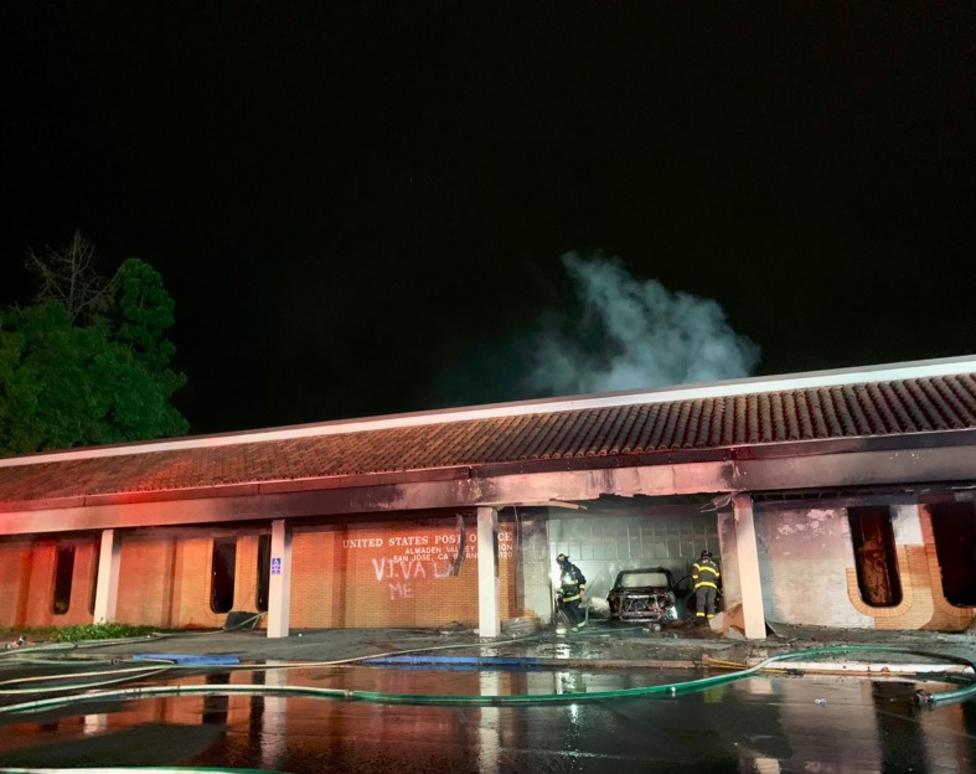 SJM L PostOfficeFire 01