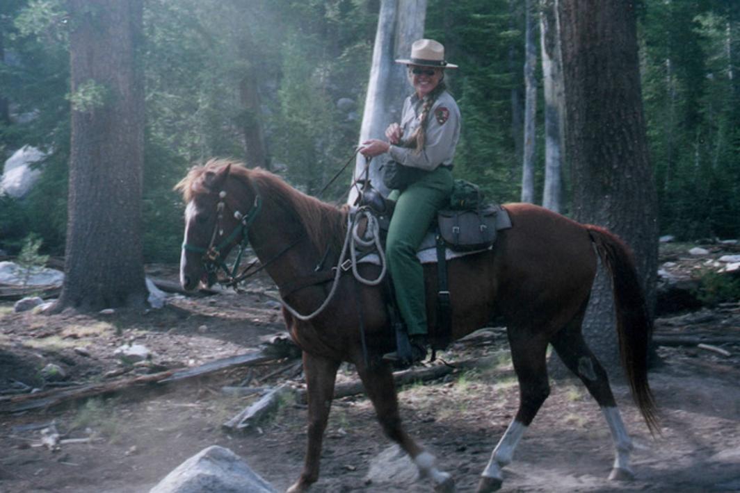 Nữ Kiểm Lâm Yosemite Kể Chuyện Đời Qua Hồi Ký