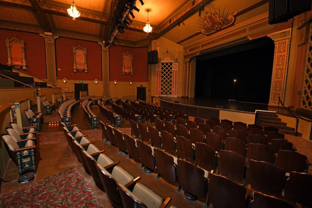 SJM L THEATERS XXXX 08