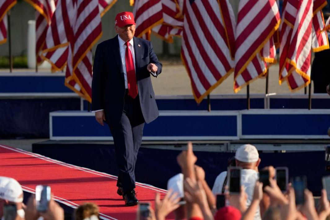 TT Trump ký duyệt cắt giảm thuế tại Tòa Bạch Ốc