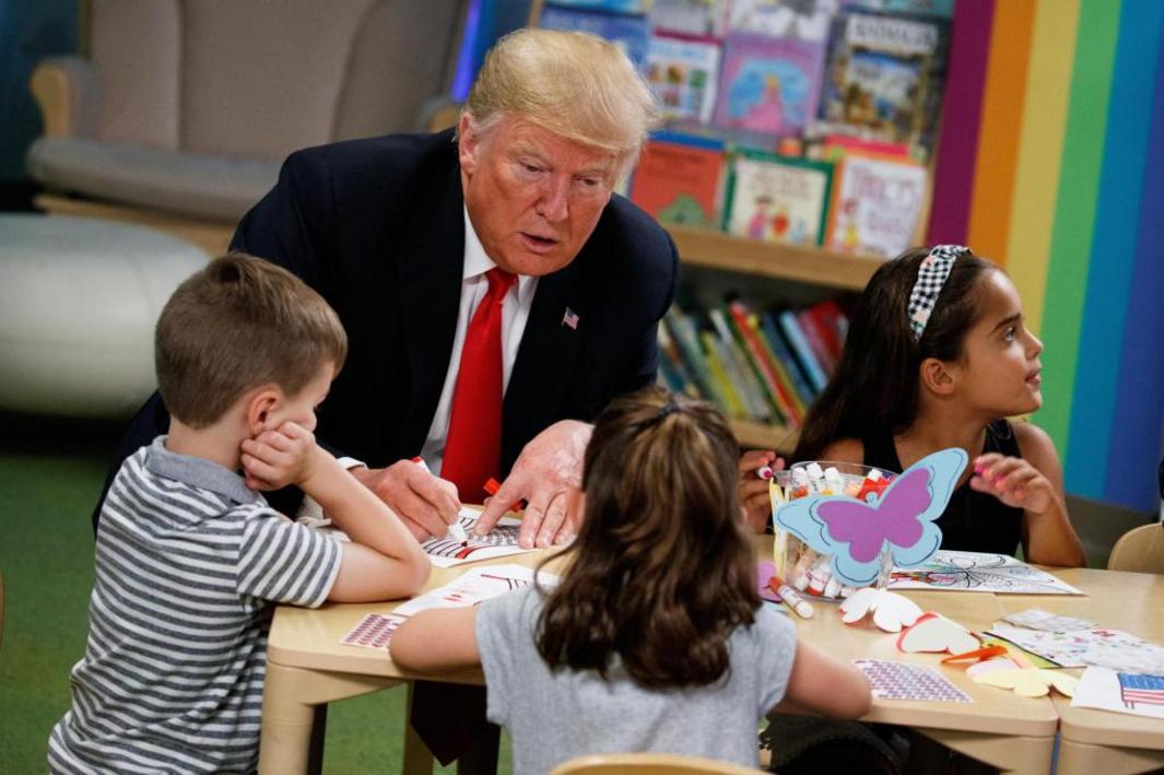 Luật thuế của Trump ảnh hưởng giới trẻ Mỹ ra sao?