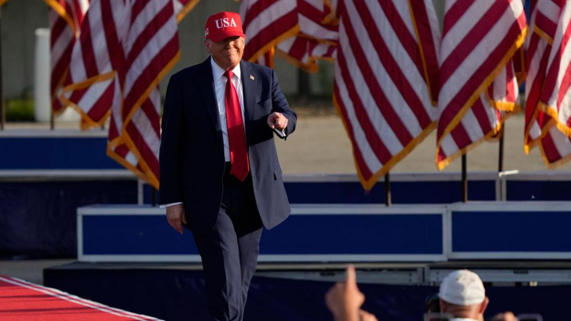 TT Trump ký duyệt dự luật cắt giảm thuế, chi tiêu