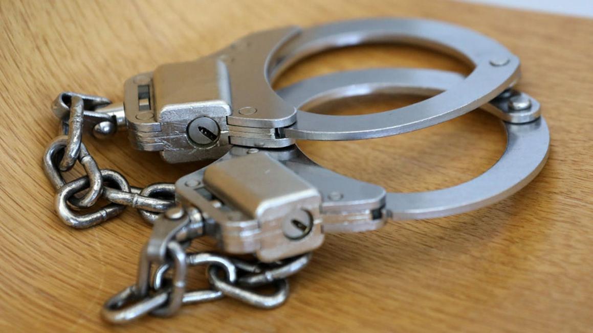 b39206d6 0e7cefee Handcuffs