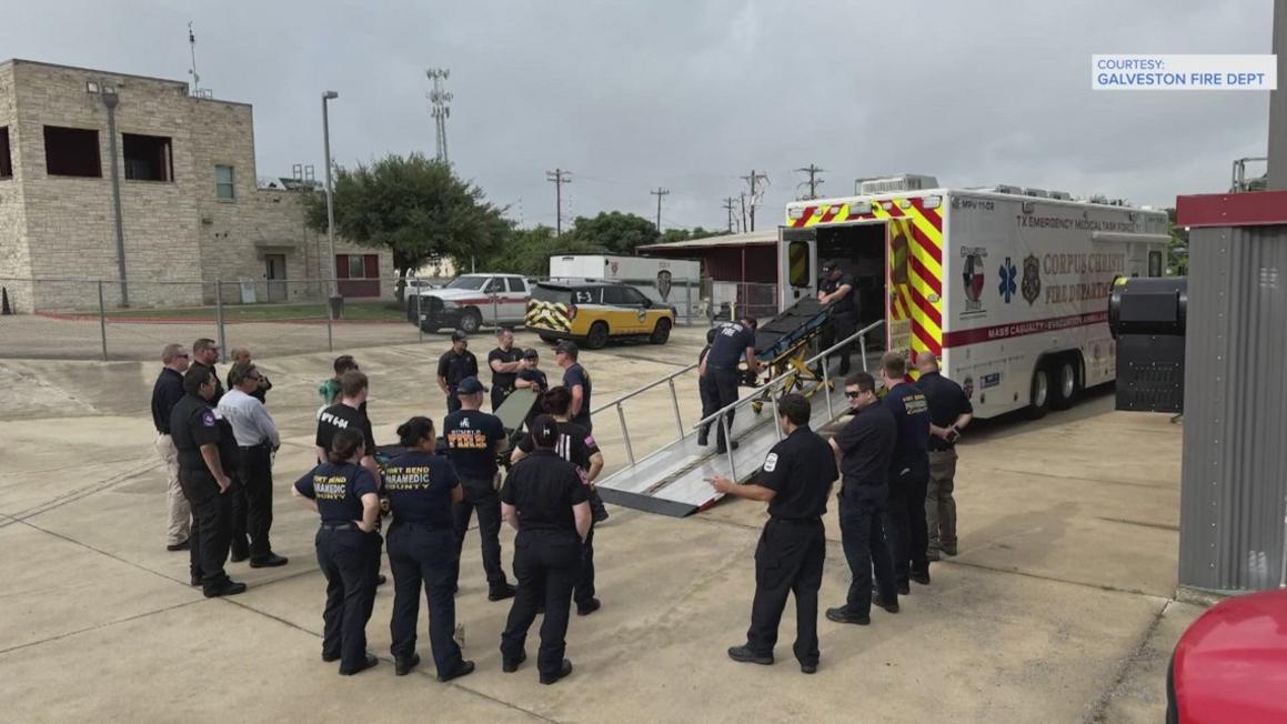 Cứu hộ khẩn cấp sau trận lụt lịch sử ở Texas