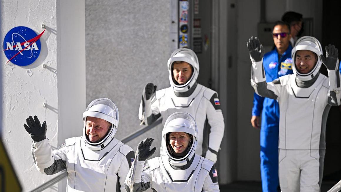 NASA và SpaceX phóng phi thuyền Crew-11 lên Trạm Vũ trụ Quốc tế