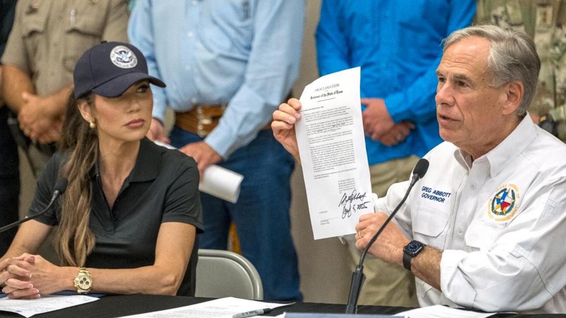 Quan chức Texas đối mặt chỉ trích vì phản ứng với lũ lụt thảm khốc