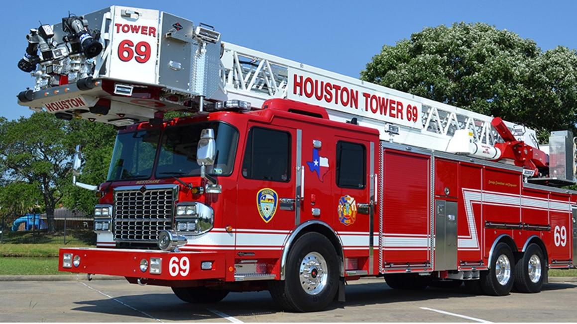 Houston gửi lính cứu hỏa hỗ trợ vùng lũ lụt