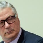 Tòa Án Hủy Vụ Kiện Alec Baldwin Về Vụ Bắn Chết Người Trên Phim Trường ‘Rust’