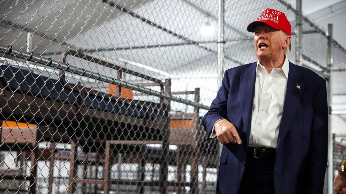 Tổng Thống Trump Lại Đề Xuất Ý Tưởng Trục Xuất Công Dân Mỹ Phạm Tội