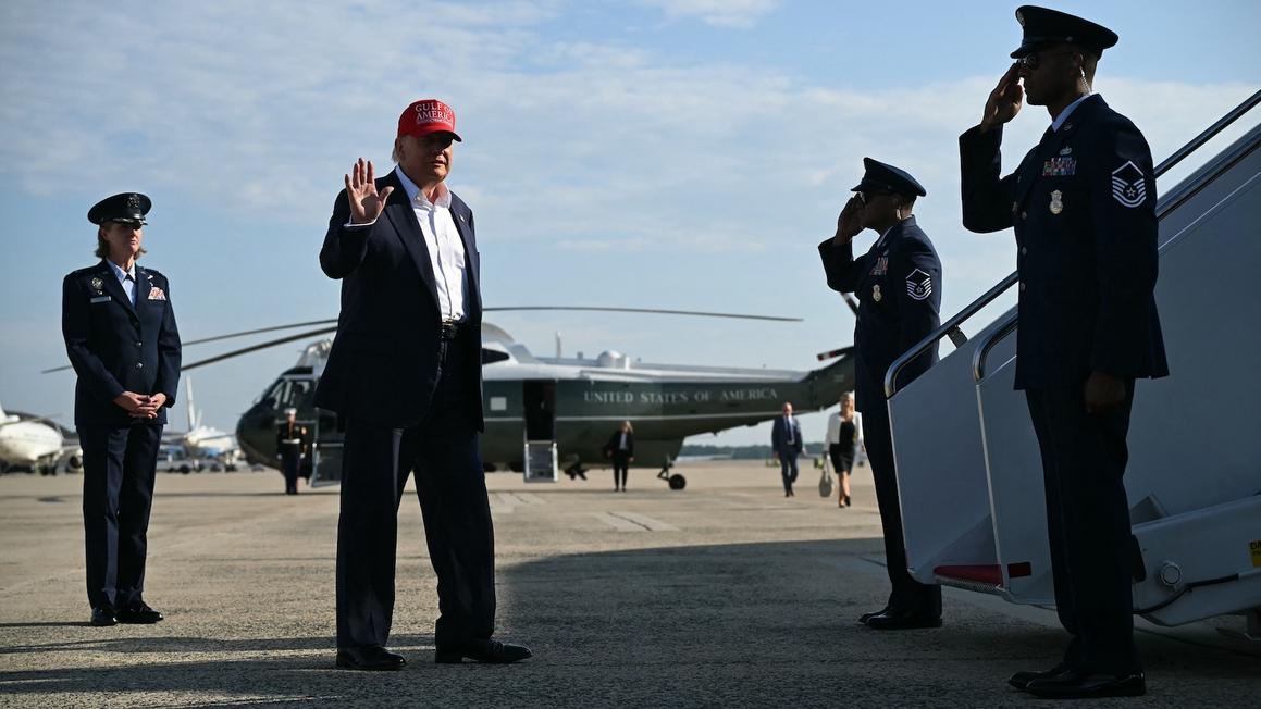 Tổng Thống Trump thăm trung tâm giam giữ di dân ‘Alligator Alcatraz’ mới ở Everglades
