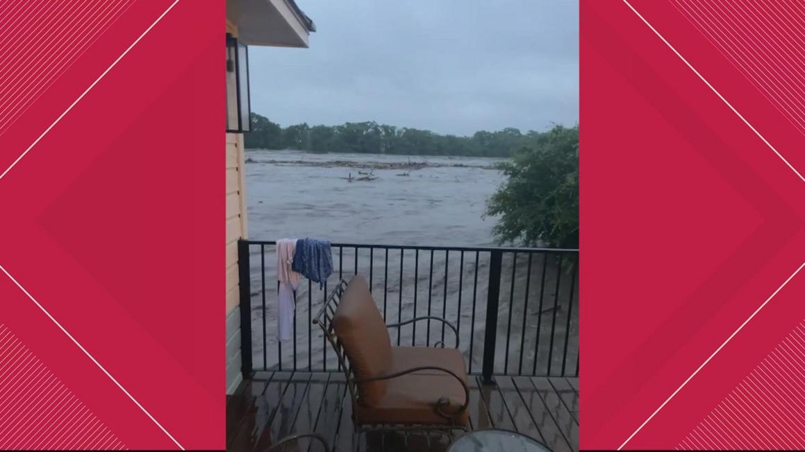Houston: Nhóm người mắc kẹt vì lũ lụt