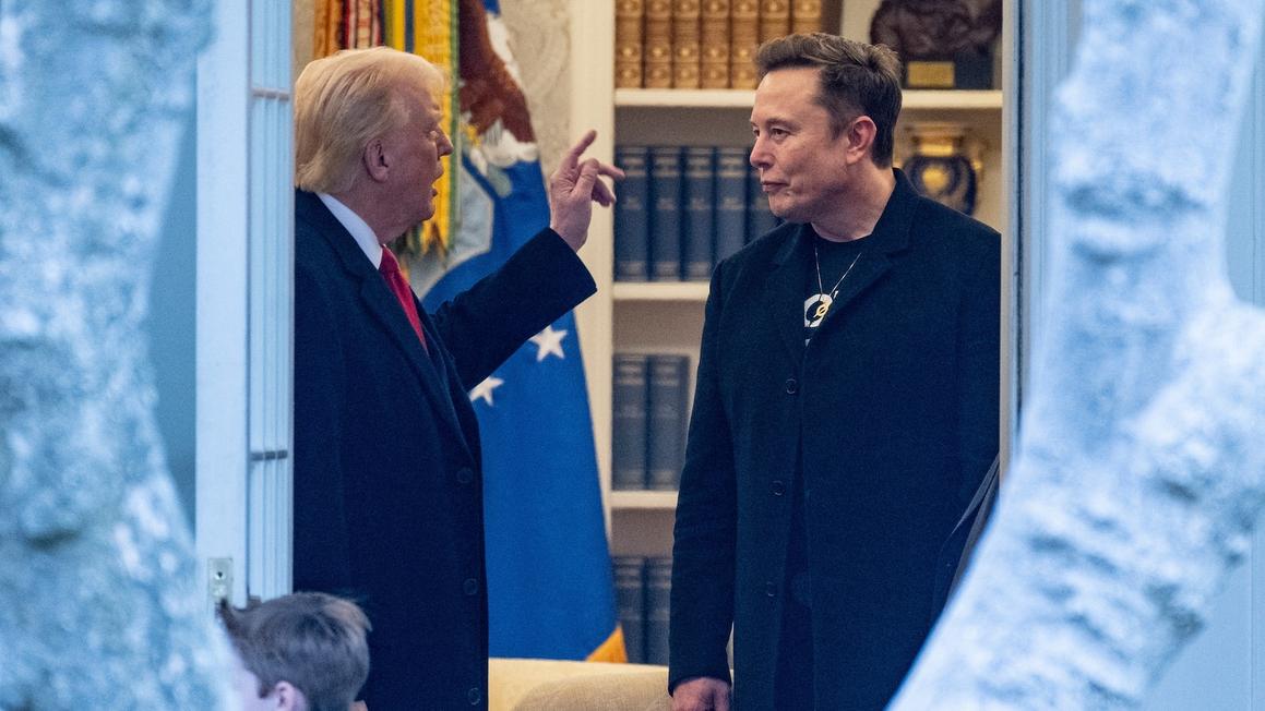 Tổng Thống Trump Xem Xét Khả Năng Trục Xuất Elon Musk Sau Khi Mâu Thuẫn Bùng Phát Trở Lại