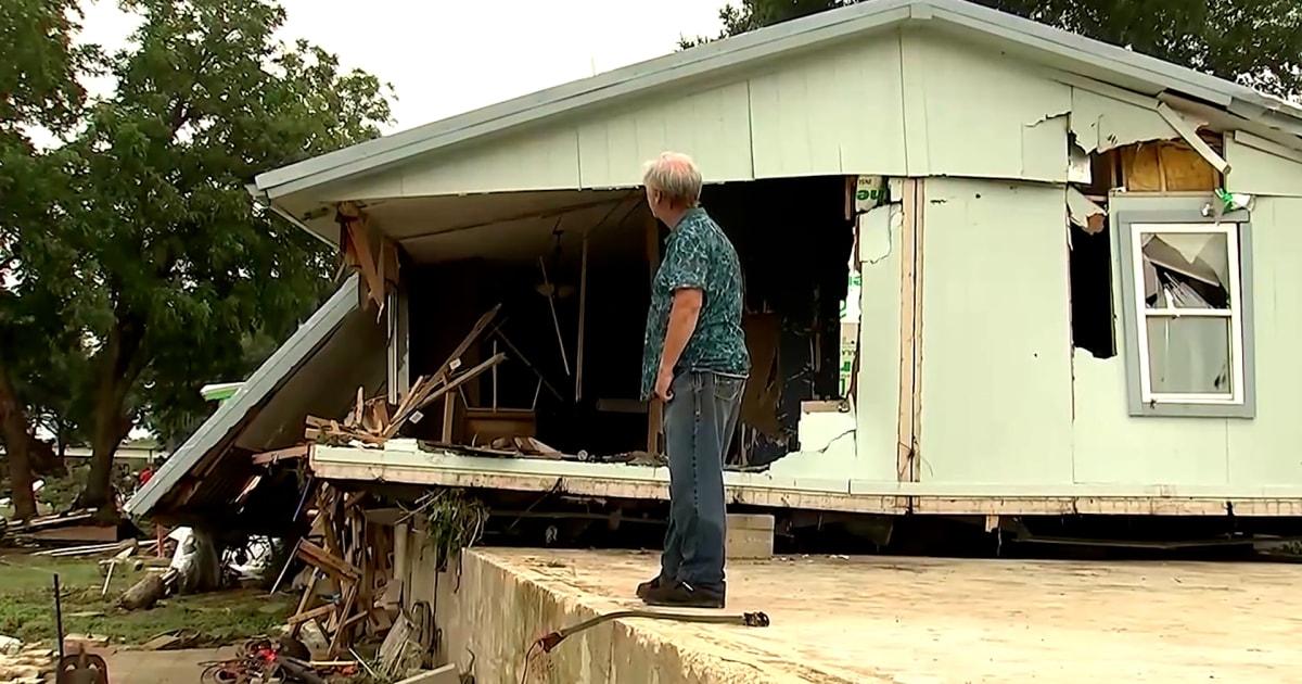 Texas: Thoát nạn khỏi lũ quét