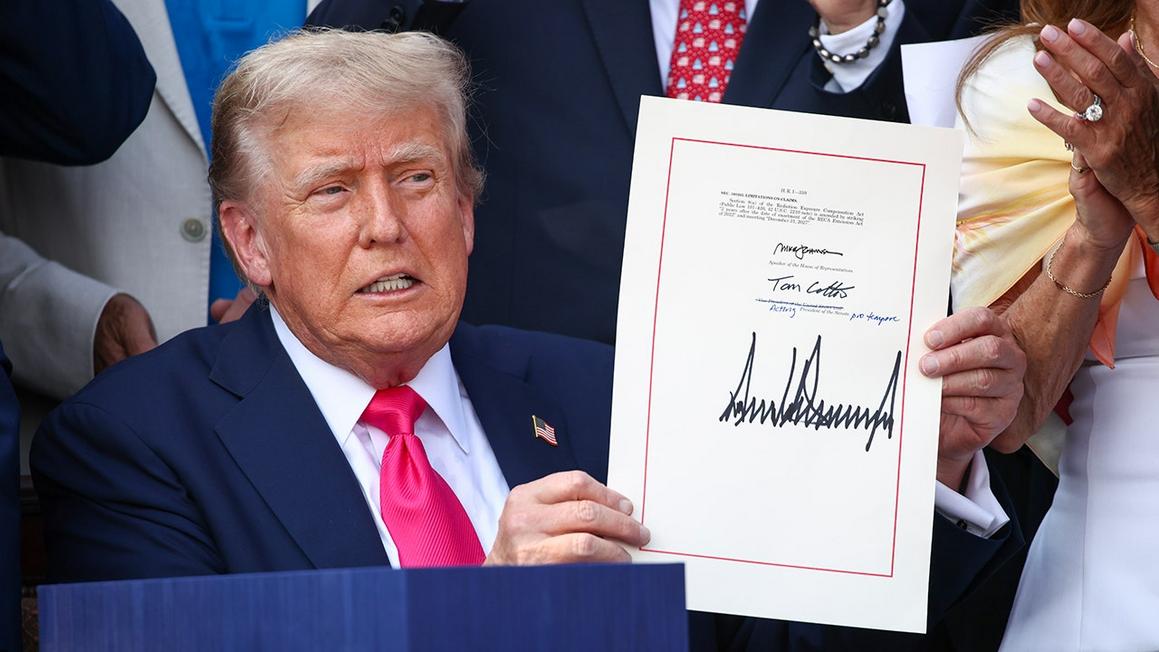 Phân tích: Chuỗi thắng lợi của TT Trump bị phủ sóng tiêu cực?