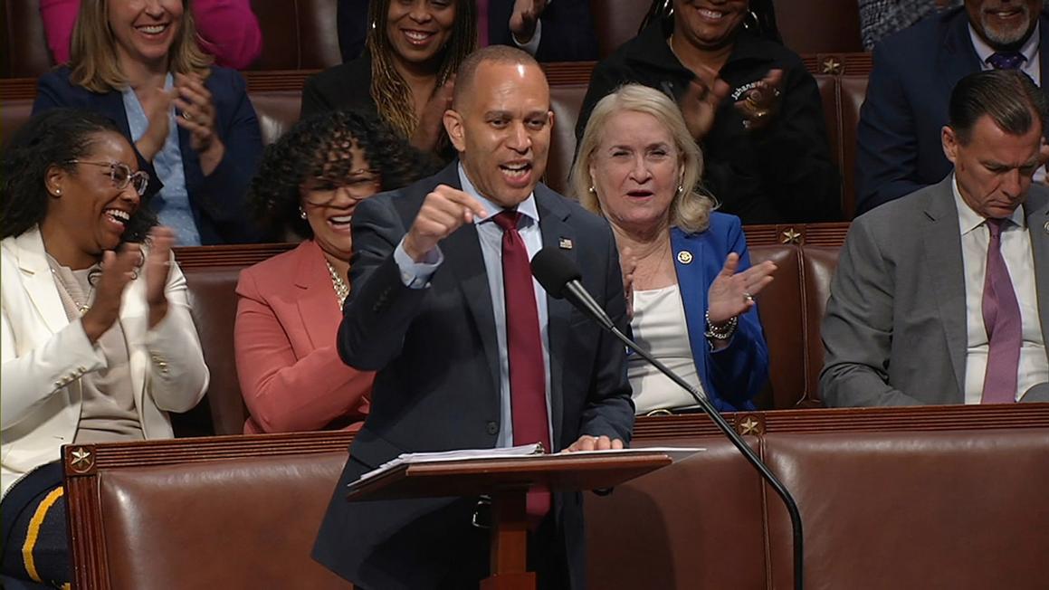 Dân biểu Hakeem Jeffries “chống phá” dự luật của Tổng thống Trump bằng bài diễn văn dài