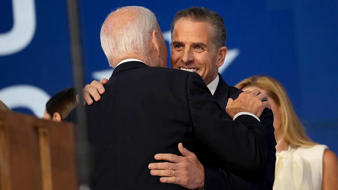 Con trai Biden muốn ông quay lại chính trường