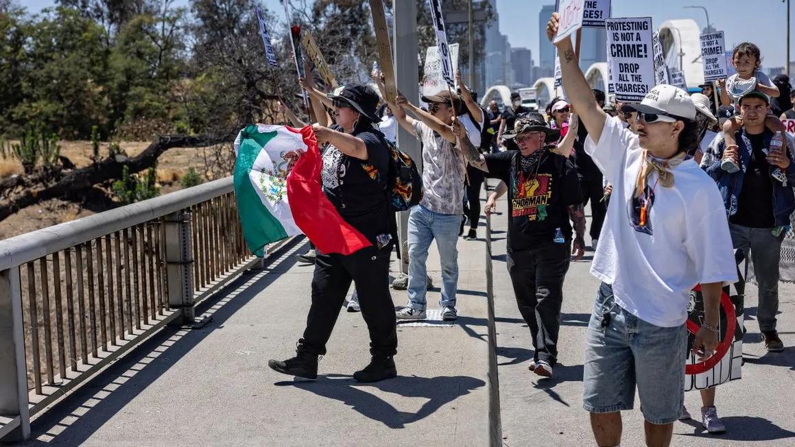ACLU kiện chặn các cuộc bố ráp của ICE ở California