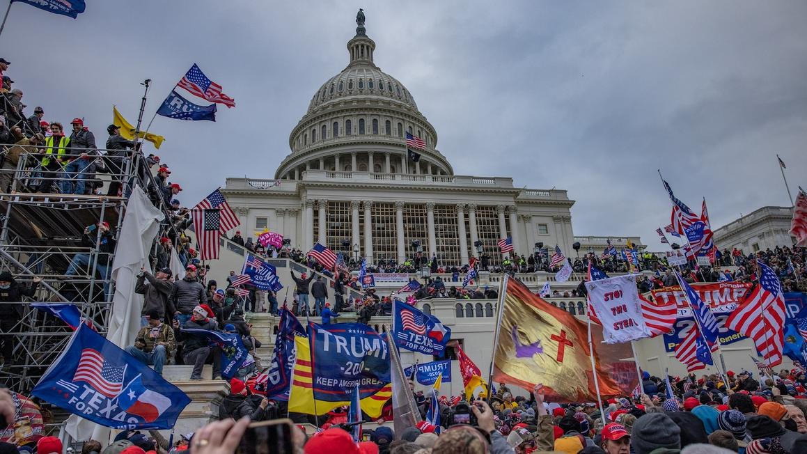 Cựu đặc vụ FBI được Tổng Thống Trump ân xá về các cáo buộc liên quan đến vụ 6/1 hiện đang làm việc tại Bộ Tư Pháp