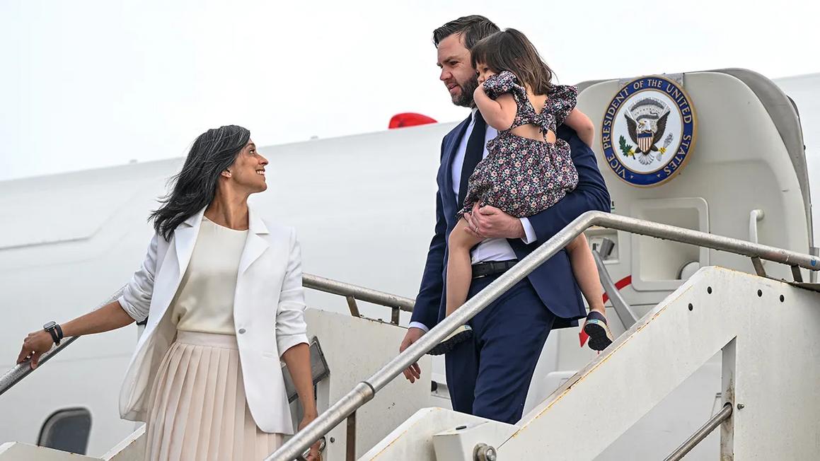 jd usha vance family plane