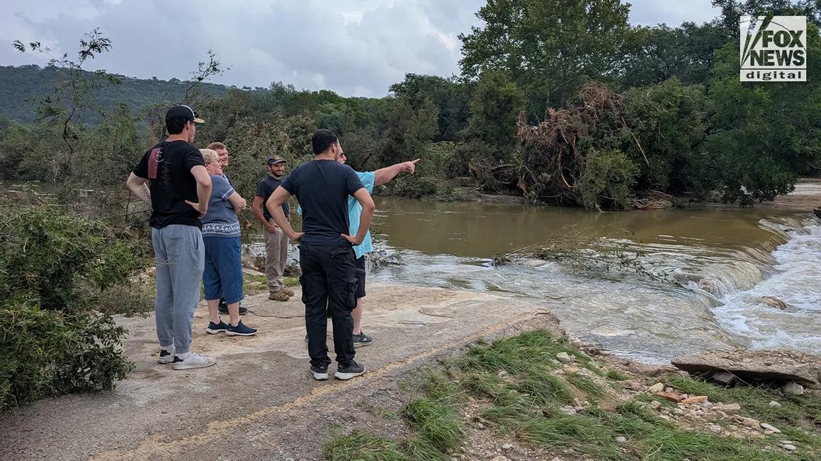 Texas: Nỗ lực khắc phục sau trận lụt lịch sử