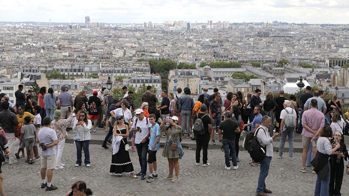 Paris: Người dân địa phương than phiền khu phố giờ như ‘Disneyland’ vì du lịch sau Olympic tăng vọt