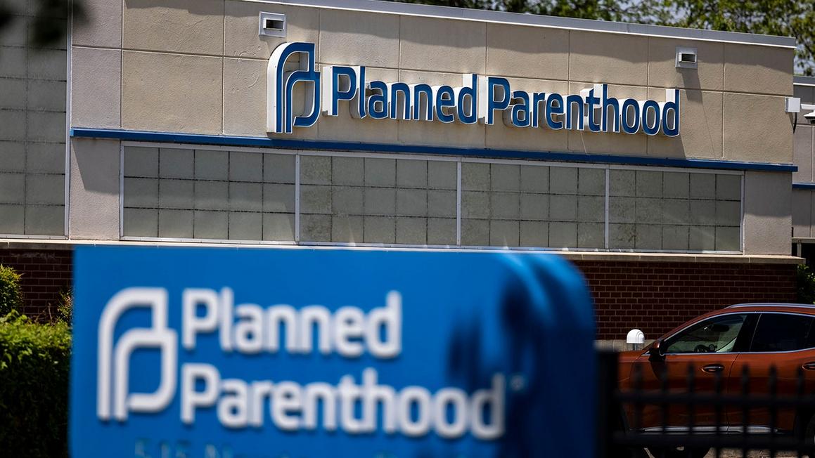 Chuyên viên Quốc Hội chấp thuận lệnh cấm tài trợ liên bang cho Planned Parenthood trong dự luật lớn của Tổng Thống Trump
