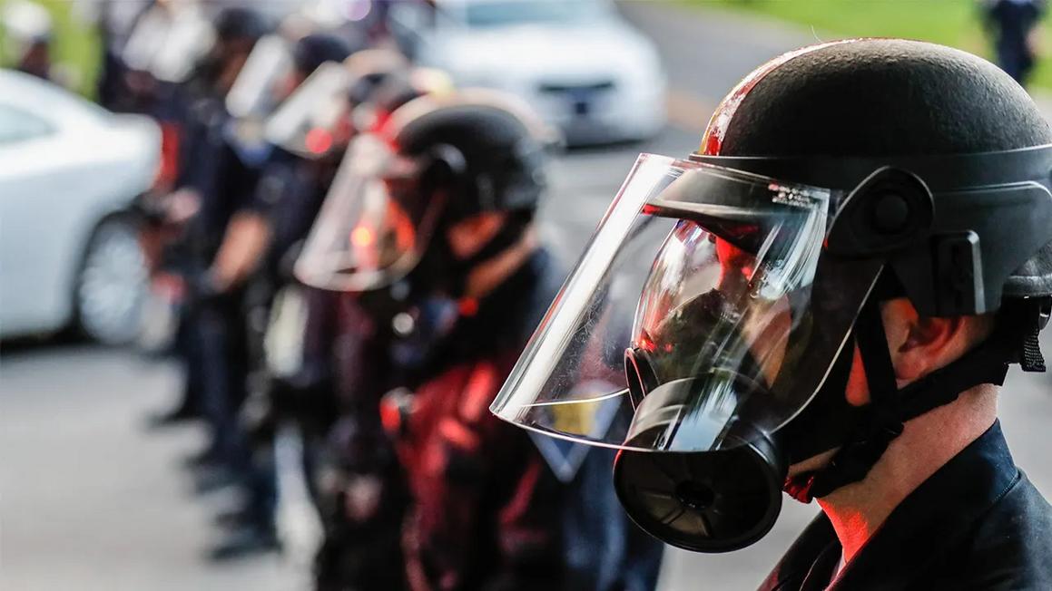 police in riot gear